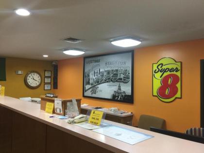 Super 8 by Wyndham Staunton - image 15