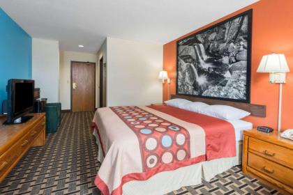 Super 8 by Wyndham Staunton - image 3