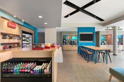avid hotels - Staunton - image 13