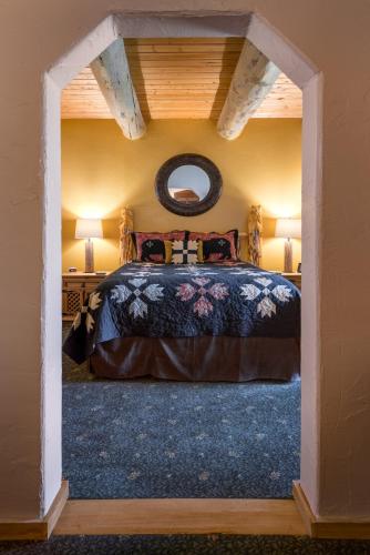 Mariposa Lodge Bed and Breakfast - main image