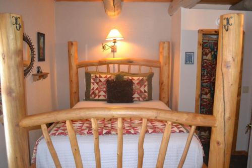Mariposa Lodge Bed and Breakfast - image 2
