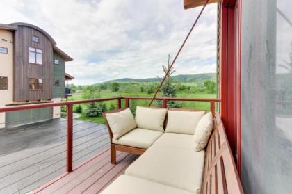 Upscale Majestic Valley Townhome - image 2