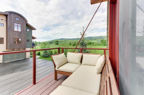 Upscale Majestic Valley Townhome - image 2
