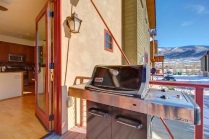Upscale Majestic Valley Townhome - image 5