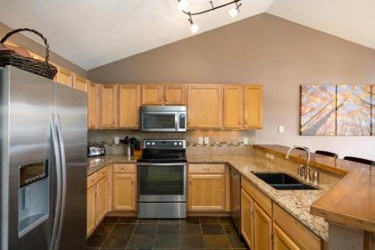 #1018 3 Bed 3 Bath Mountain Townhome - image 8