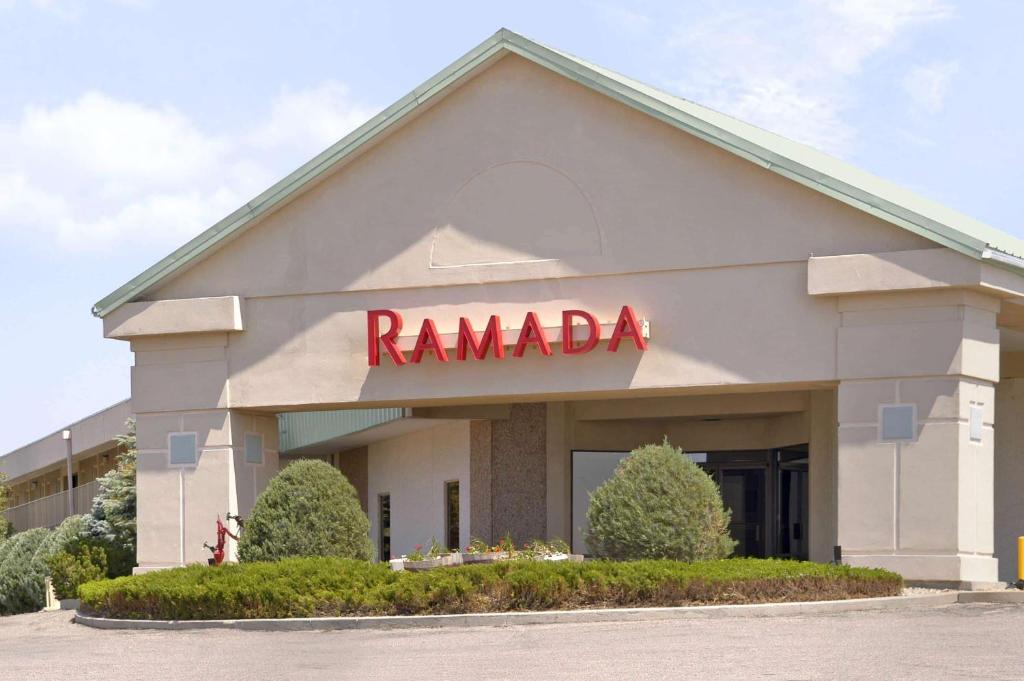 Ramada by Wyndham Sterling - image 3