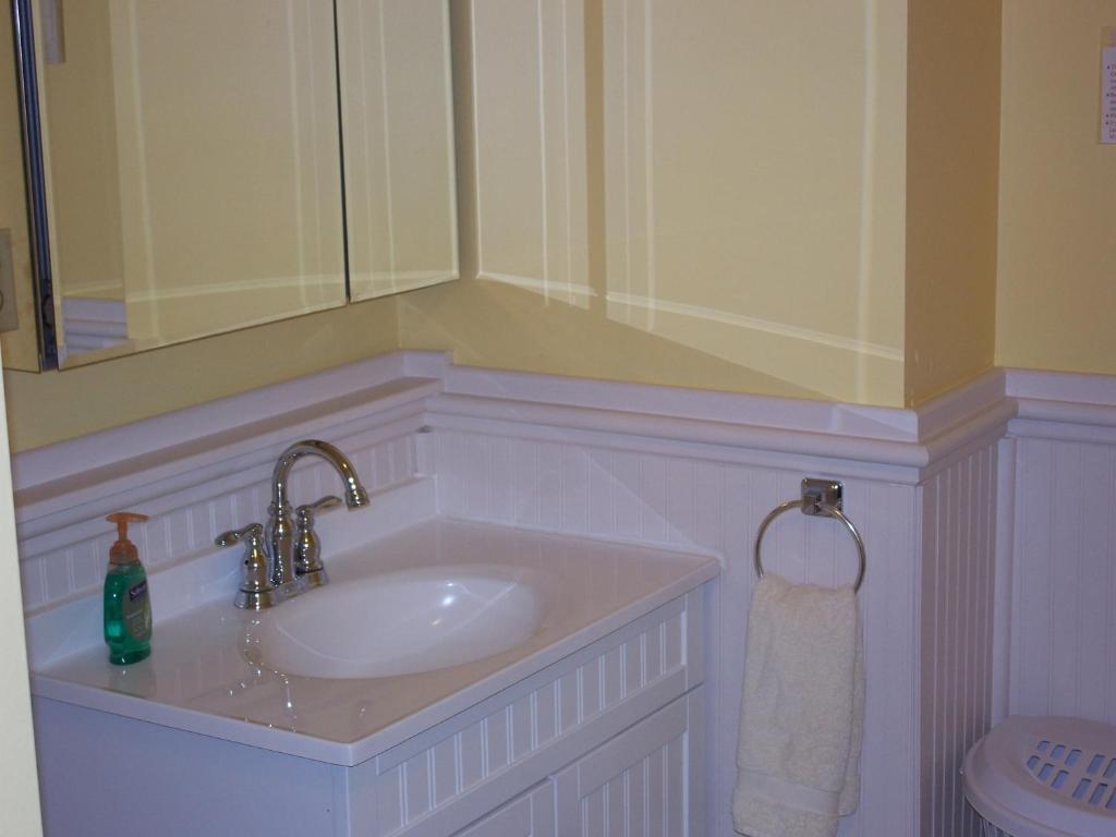 Bayberry House Bed and Breakfast - image 3