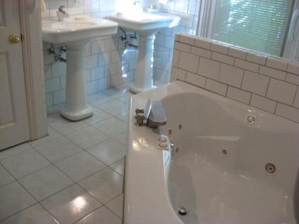 Bayberry House Bed and Breakfast - image 6