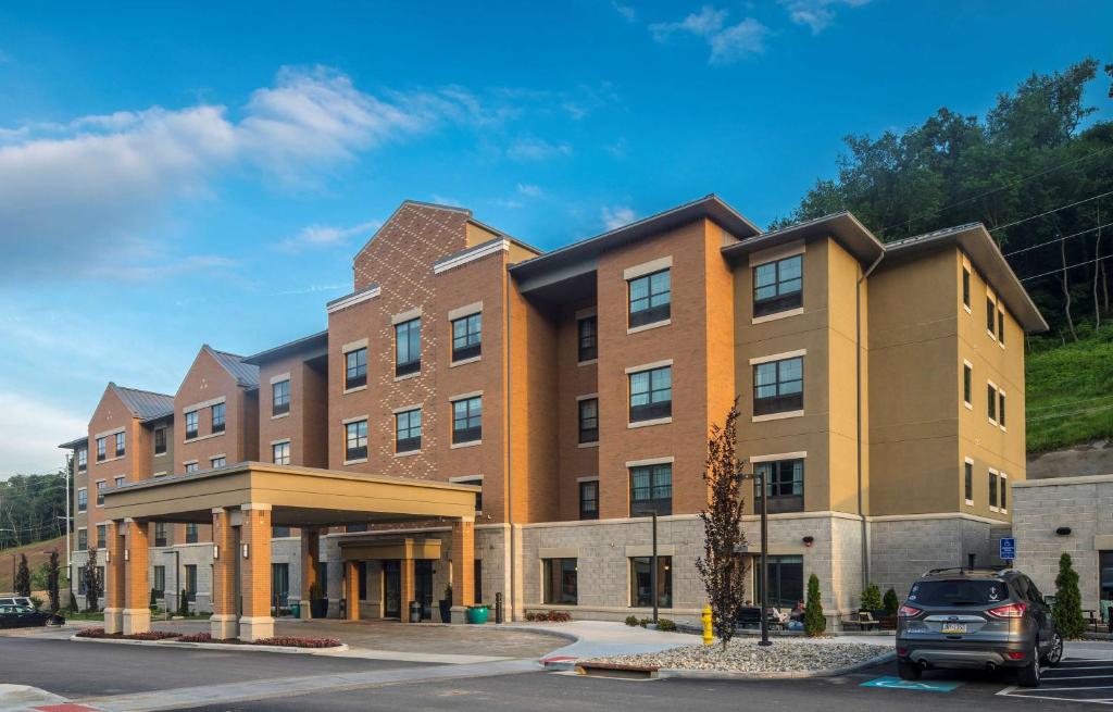 Best Western Plus Franciscan Square Inn & Suites Steubenville - main image