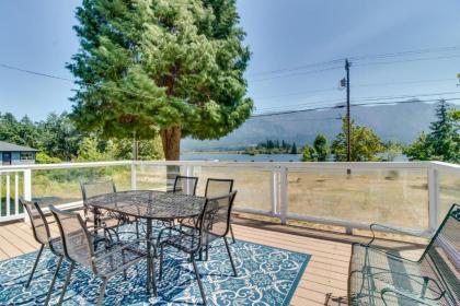 Rock Creek Lakehouse Stevenson Washington