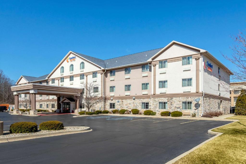 Comfort Suites Stevensville – St. Joseph - main image