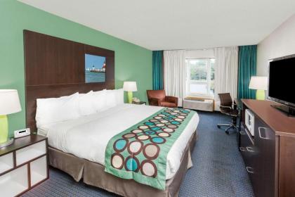 Super 8 by Wyndham Stevensville - image 10