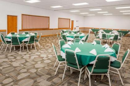 Super 8 by Wyndham Stevensville - image 3
