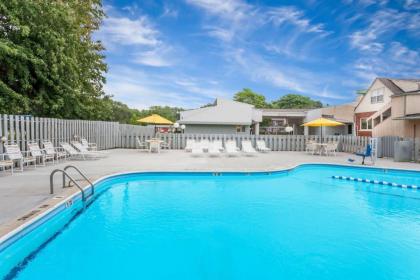 Super 8 by Wyndham Stevensville - image 8