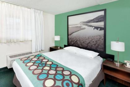 Super 8 by Wyndham Stevensville - image 9
