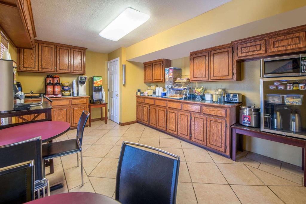 Executive Inn Stillwater - image 2