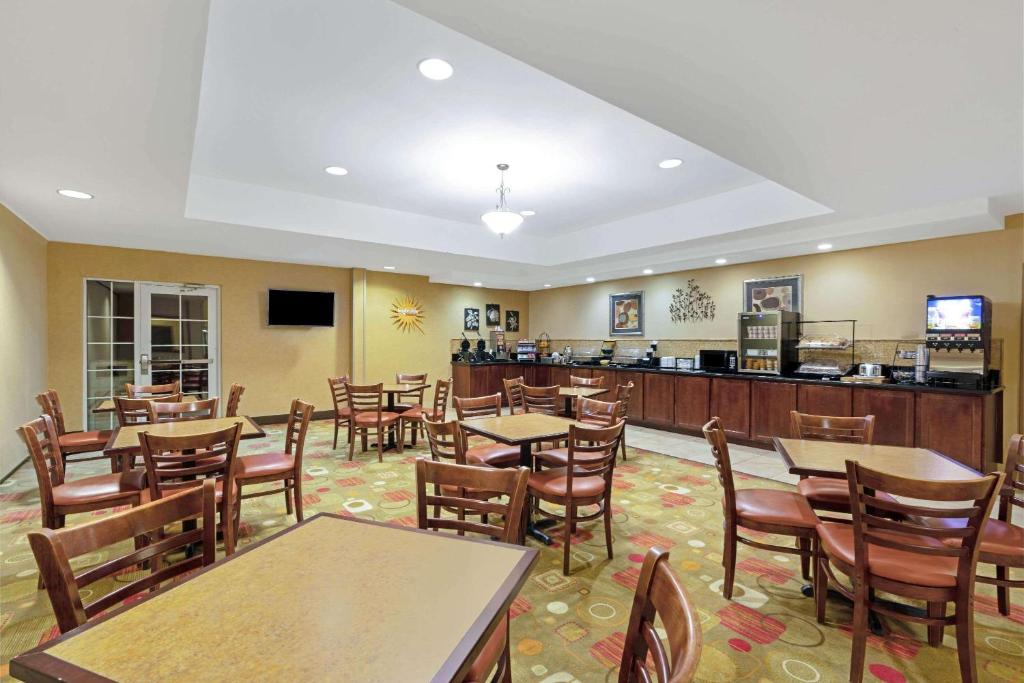La Quinta by Wyndham Stillwater -University Area - image 4