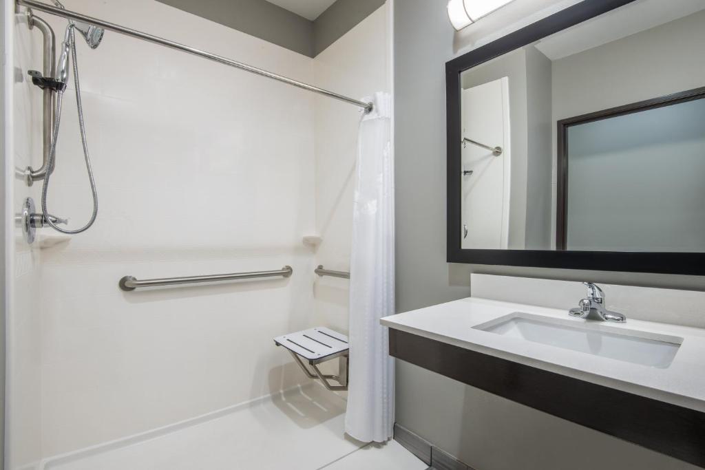 Holiday Inn Express & Suites Stillwater - University Area an IHG Hotel - image 5