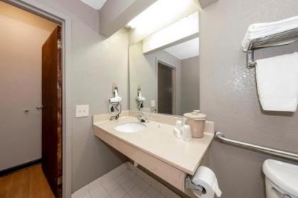 Red Roof Inn Atlanta Southeast - image 11
