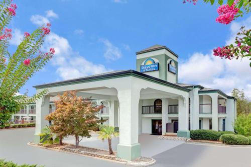 Days Inn & Suites by Wyndham Stockbridge South Atlanta - main image