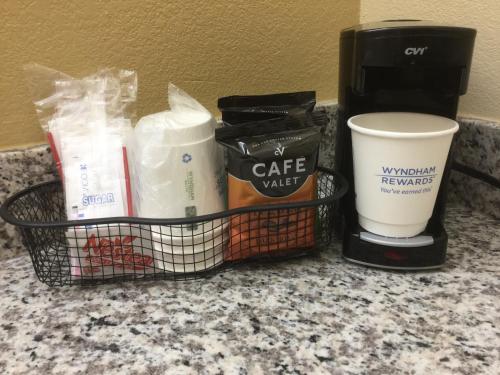 Days Inn & Suites by Wyndham Stockbridge South Atlanta - image 2
