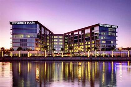 University Plaza Waterfront Hotel - image 4