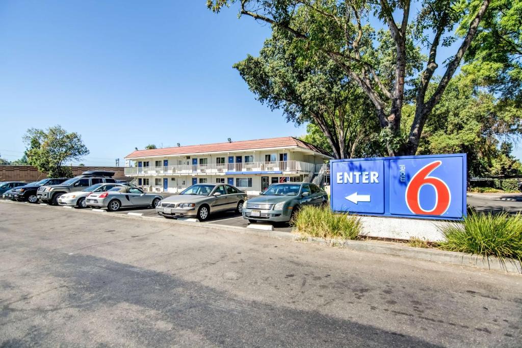 Motel 6-Stockton CA - North - main image