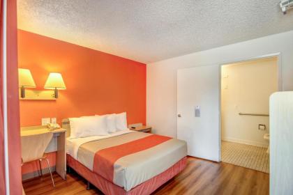 Motel 6-Stockton CA - North - image 2