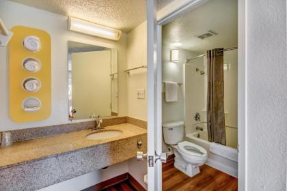 Motel 6-Stockton CA - North - image 3