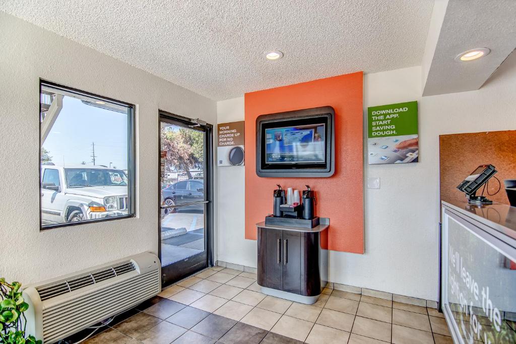 Motel 6-Stockton CA - Charter Way West - image 6