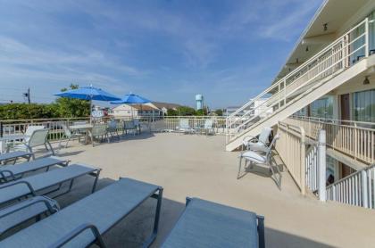 Lark Motel - image 12