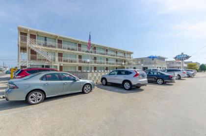 Lark Motel - image 13