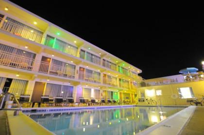 Lark Motel - image 2