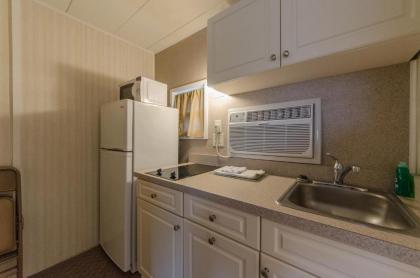 Lark Motel - image 5