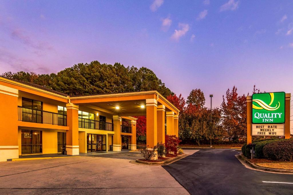 Quality Inn Stone Mountain - image 2