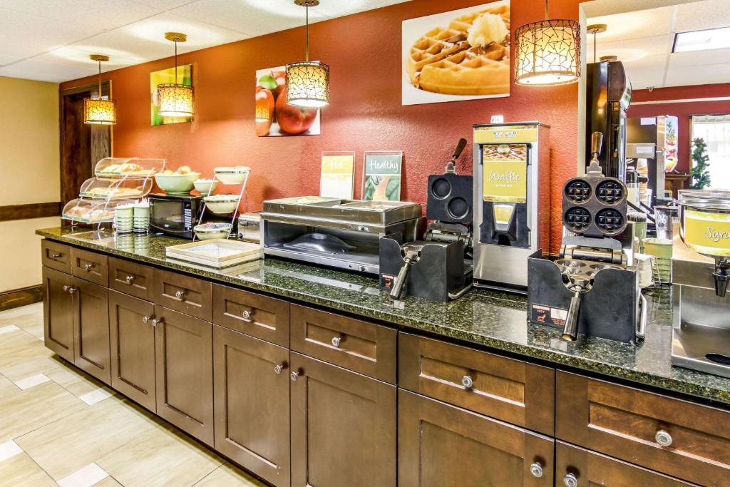 Quality Inn Stone Mountain - image 6