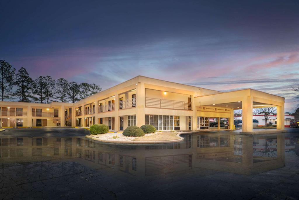Days Inn by Wyndham Atlanta Stone Mountain - main image