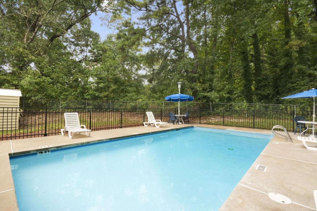 Days Inn by Wyndham Atlanta Stone Mountain - image 2