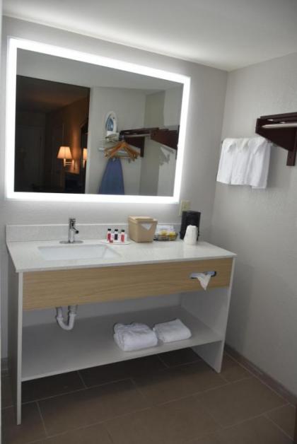 Days Inn by Wyndham Atlanta Stone Mountain - image 4
