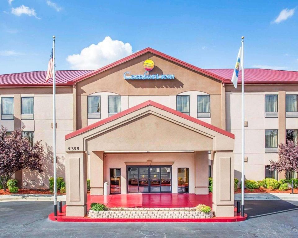 Comfort Inn & Suites at Stone Mountain - main image