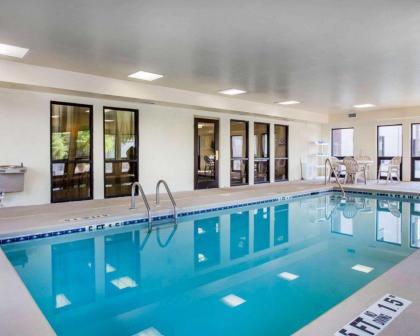 Comfort Inn & Suites at Stone Mountain - image 11