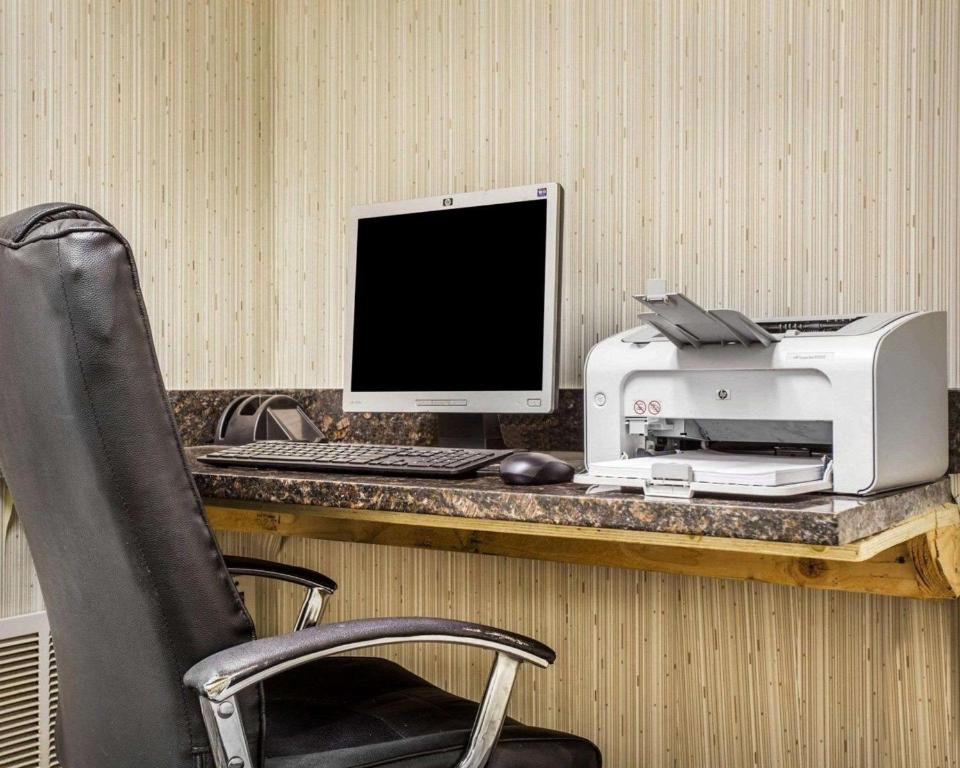 Comfort Inn & Suites at Stone Mountain - image 5