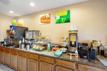 Quality Inn Storm Lake - image 15