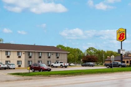 Super 8 by Wyndham Storm Lake - image 12
