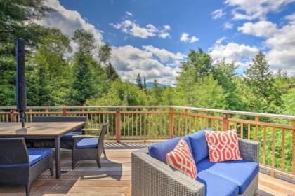 Pet-Friendly House with Deck - 10 Mi to Stowe Mtn!