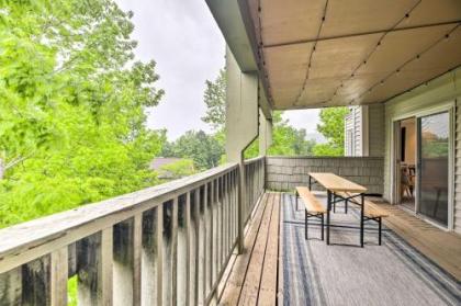 Cozy Condo with Balcony - 5 Miles to Stowe Mtn!