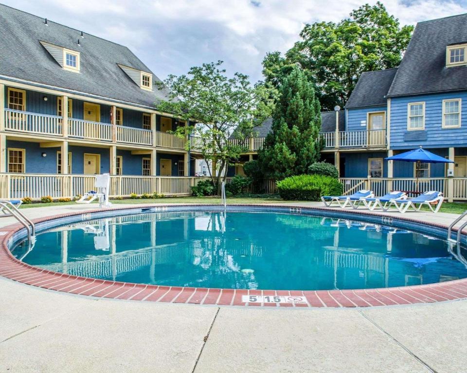Clarion Inn Strasburg - Lancaster - image 2