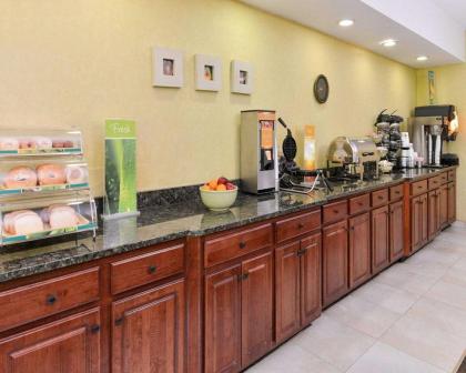 Quality Suites Stratford - image 13
