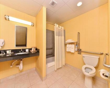 Quality Suites Stratford - image 9