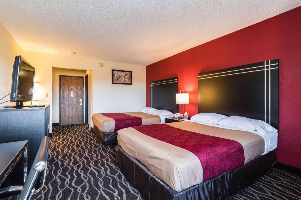 Econo Lodge Streetsboro - image 4